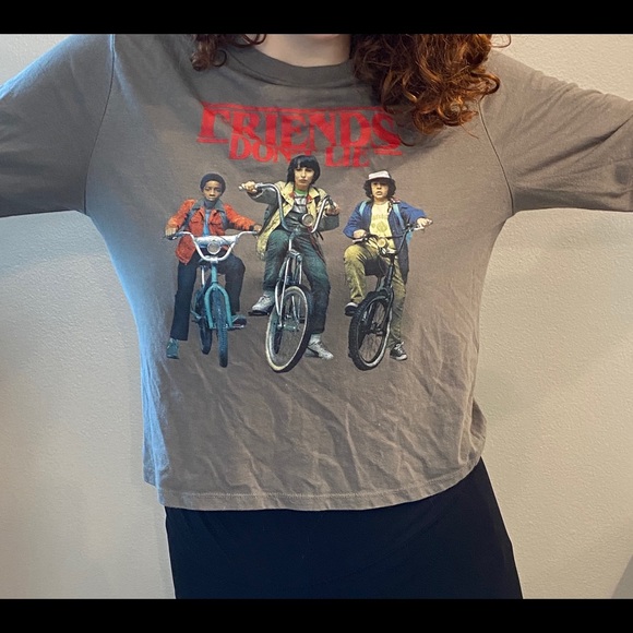 Cropped Stranger Things Tee - Picture 7 of 7